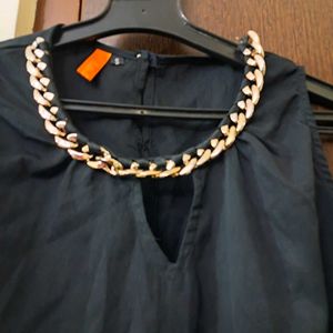 Trendy Black Top With Neckpiece