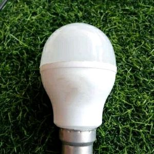 9W BRAND NEW LED BULB