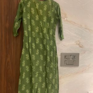 Svrnaa Green Printed Kurta In XS