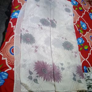 Printed Saree With Small Stone Type Chumki