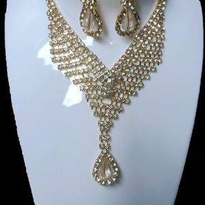 Rb. Style Necklace Set