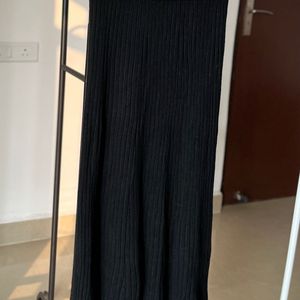 Pleated Ribknit Black Midi Skirt