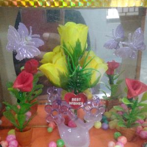 Flower Gift Box Showpiece