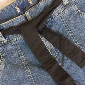 Boot cut Bkue Denim With Black Belt