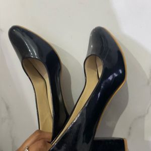 Shoetopia Black Pump Heel