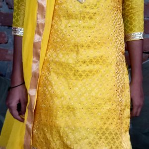 A Grara Set . Beautiful Yellow Colour 🥰😘