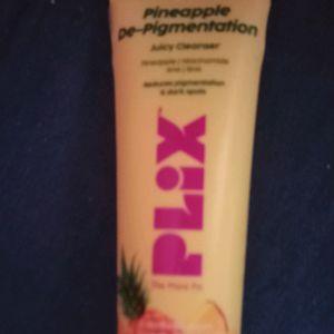 PLIX Pineapple De_pigmentation Juicy Cleanser