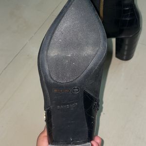 Negotiable BLACK BOOTS