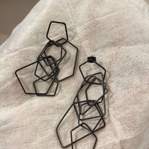 H&M earings black geometric