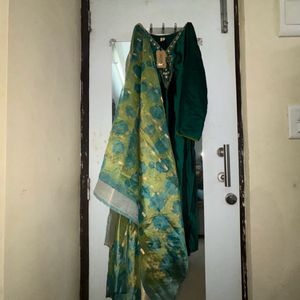 Bottle Green Kurta With Fancy Dupatta And Pants