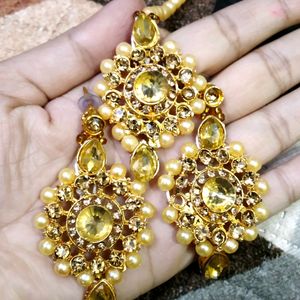 Alloy Gold Plated Set Of Maang Tikka and Earrings