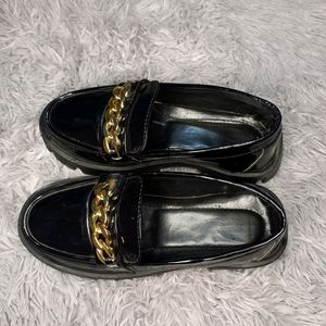 BLACK LOAFER