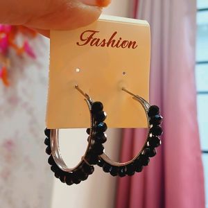 BLACK HOOKED EARINGS