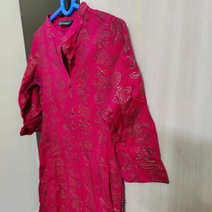 Avaasa Pinki Kurta With Gold Foiling