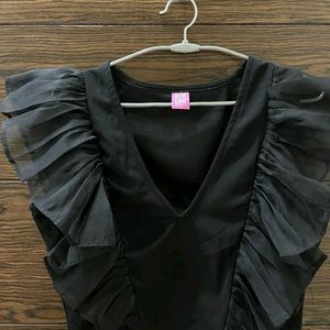 Black Ruffle Seelves Top