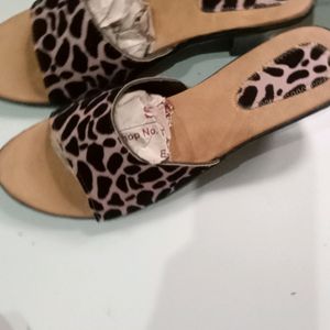 Tiger Print Black And Tan Colour Medium Heel