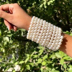 Top Running Glass Premium White Pearl Bangle