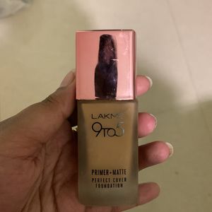 Lakme 9 to 5 Foundation( Warm Beige)