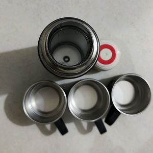 Insulated Flask With 3 Cups