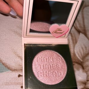 TOO FACED CHEEK POPPER BLUSHING HIGHLIGHTER