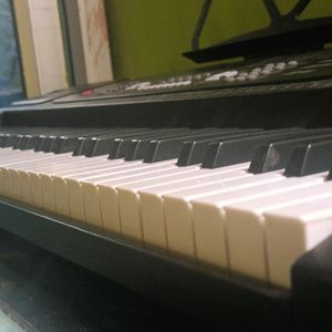 PIANO 61 KEYS Juarez