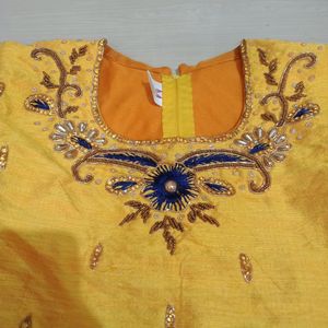 Traditional top and skirt