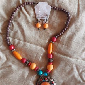 BEADED WOODEN AND METAL JWELLERY SET