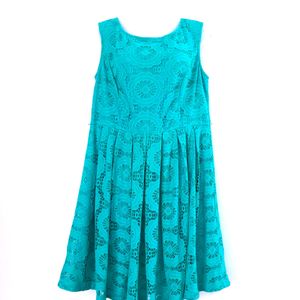 XL LACE SHEATH DRESS.