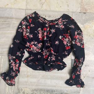 Crop Top With Elastic And Long Sleeves