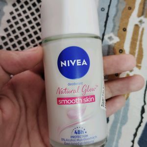 Nevia Natural Glow Roll On