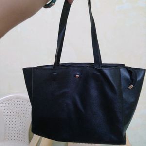 Black Hand Bag