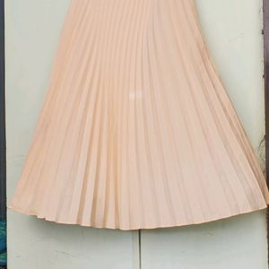 SKIRT WITH PLEATS ITS BEAUTIFUL 😍