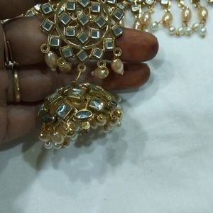 Beautiful Kundan Set With Earrings And Tikka