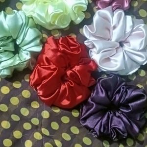 6 Pcs Random Hair Scrunchies