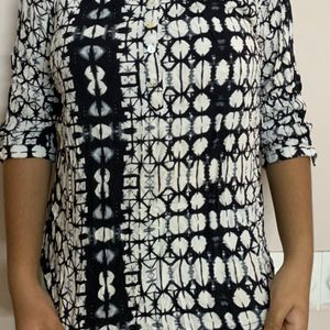 Black & White Roll Up 3/4 Sleeves Woman Top