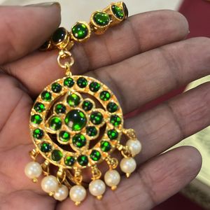 Jewellery Set With Green Stones And Earrings Wit