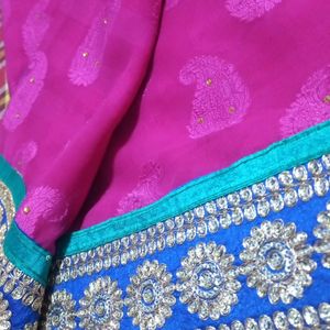 Magenta Saree With Fully Stitched Contrast Blouse