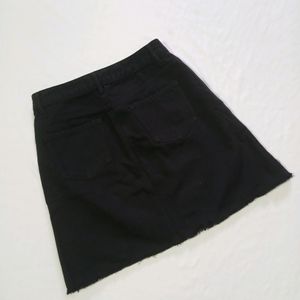 Black Short Denim Skirt | WAIST 28-30 |
