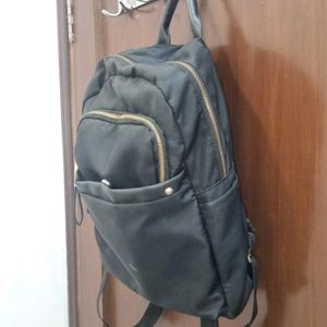 Bagpack With A Lot Of Pockets