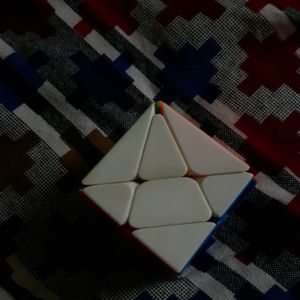 Moyu Axis cube