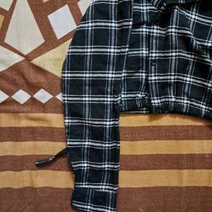 CHECKED CROP SHIRT