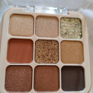 Mattlook Eyeshadow Pallate ( Choose 1 )