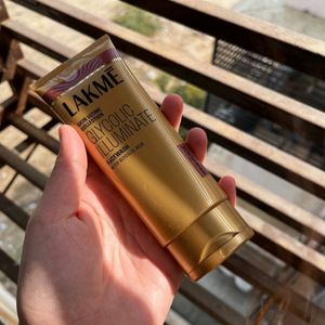 Lakme Glycolic Illuminate Facewash