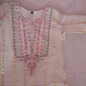 Women Embroidered Zari Work Kurta