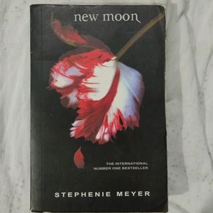 Twilight- New Moon By Stephenie Meyer