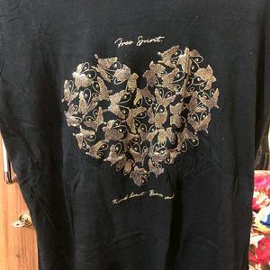 Black Heart Pront Tshirt