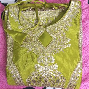 New/Unused Embroidery Kurta Full Set