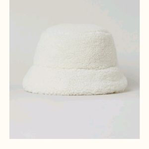 H&M Sherpa White Buckey Hat