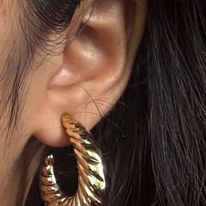 Flat croissant earrings (gold finish)