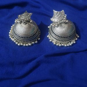 Big Jhumka's